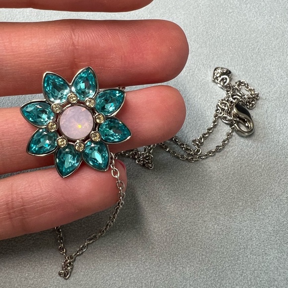 Swarovski Flower Necklace - Picture 4 of 4